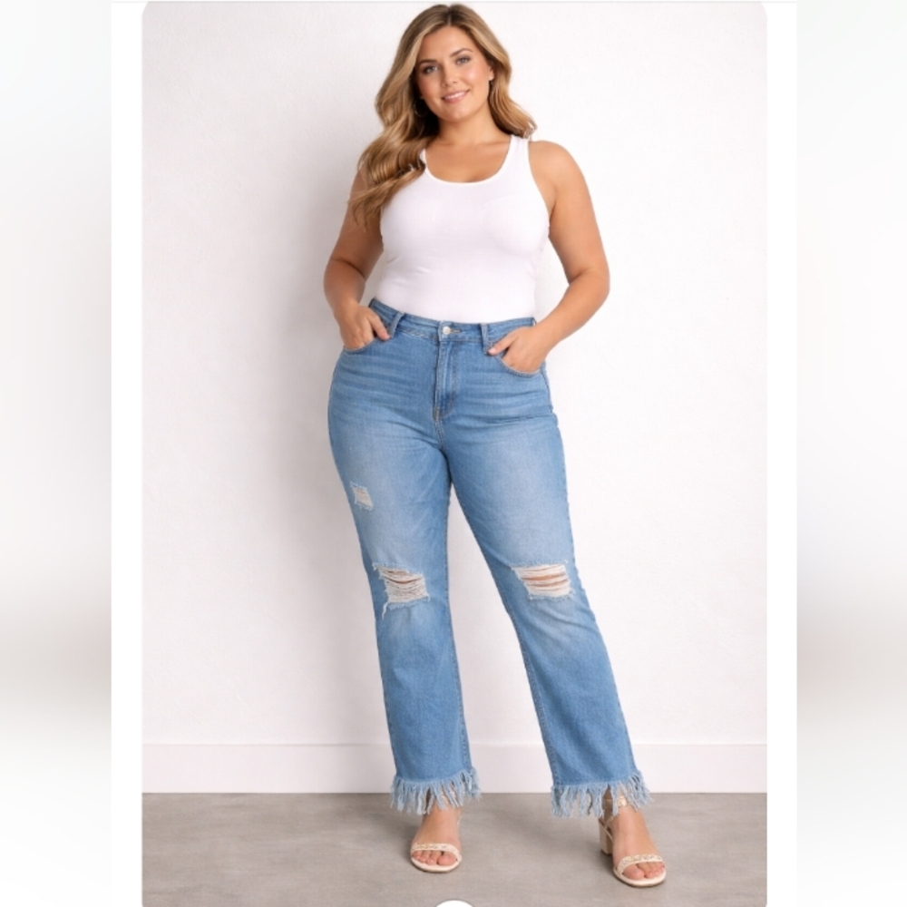 NWT MS. CELLO Distressed Straight Leg Jeans Frayed Hem Size 22 Stretch Denim